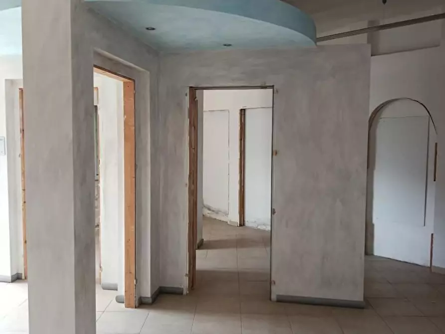 Immagine 7 di Ufficio in vendita  SNC a Albenga