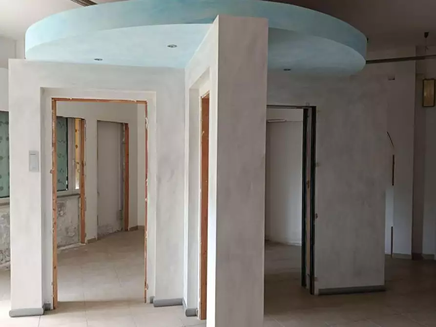 Immagine 8 di Ufficio in vendita  SNC a Albenga