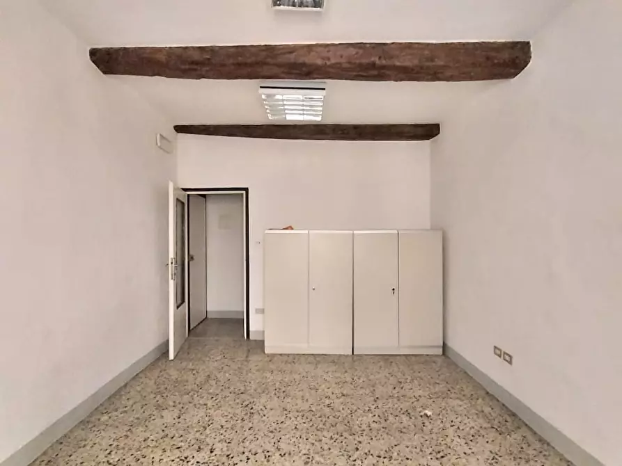 Immagine 1 di Ufficio in affitto  a San Gimignano