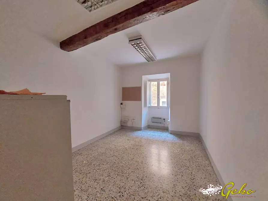 Immagine 2 di Ufficio in affitto  a San Gimignano