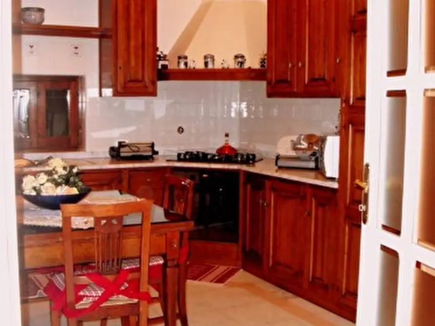 Immagine 5 di Villa in vendita  a Massa