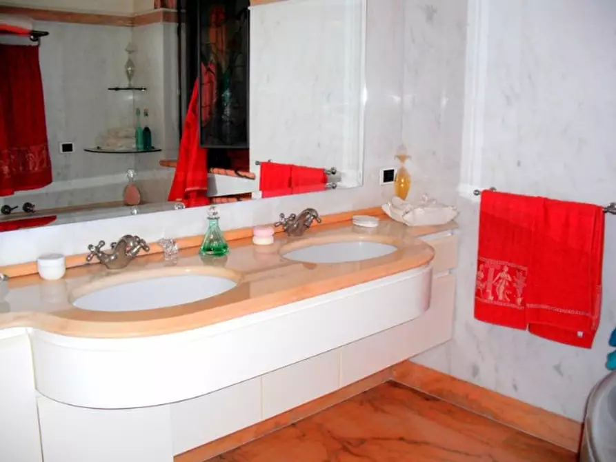 Immagine 7 di Villa in vendita  a Massa