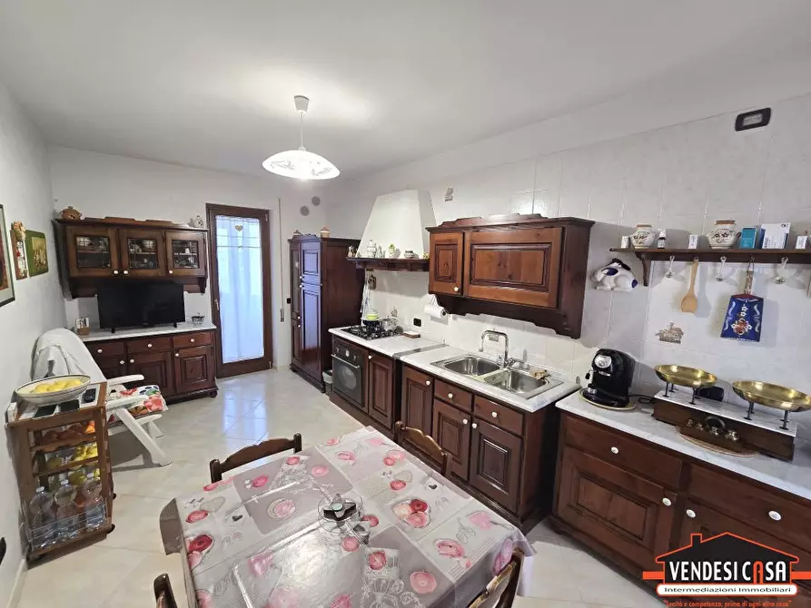 Immagine 8 di Appartamento in vendita  10 a Adelfia