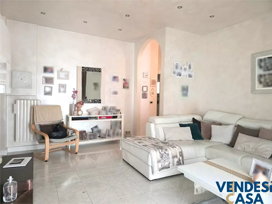 Immagine 2 di Appartamento in vendita  27 a Adelfia