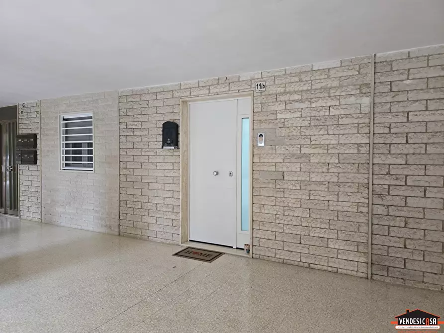 Immagine 8 di Appartamento in vendita  11 a Adelfia