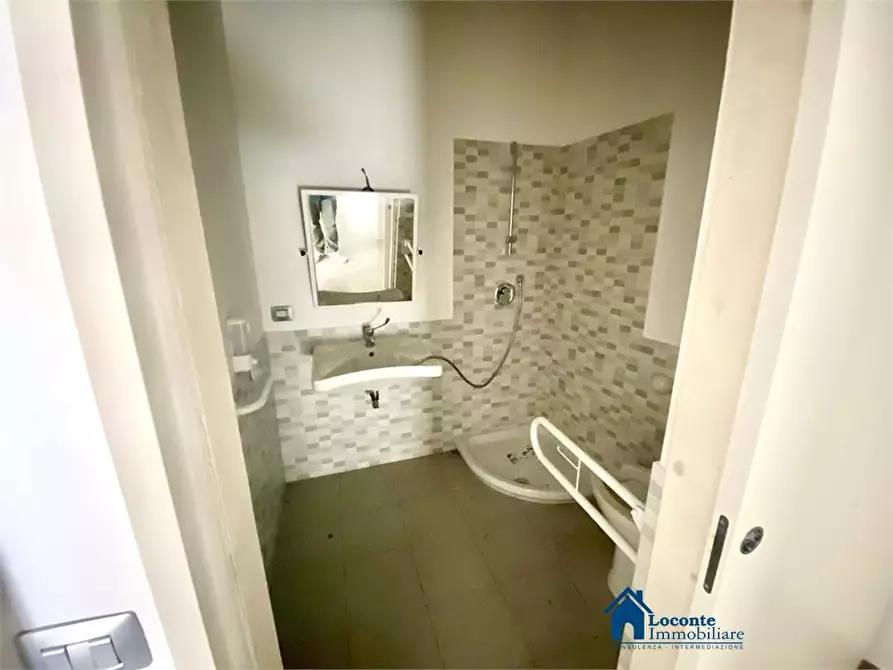 Immagine 10 di Appartamento in vendita  a Capurso