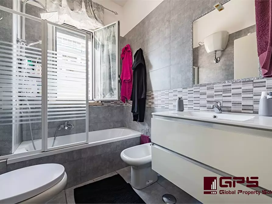 Immagine 7 di Appartamento in vendita  6 a Bari