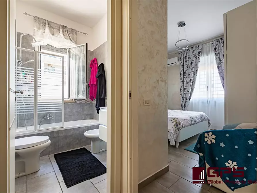 Immagine 8 di Appartamento in vendita  6 a Bari