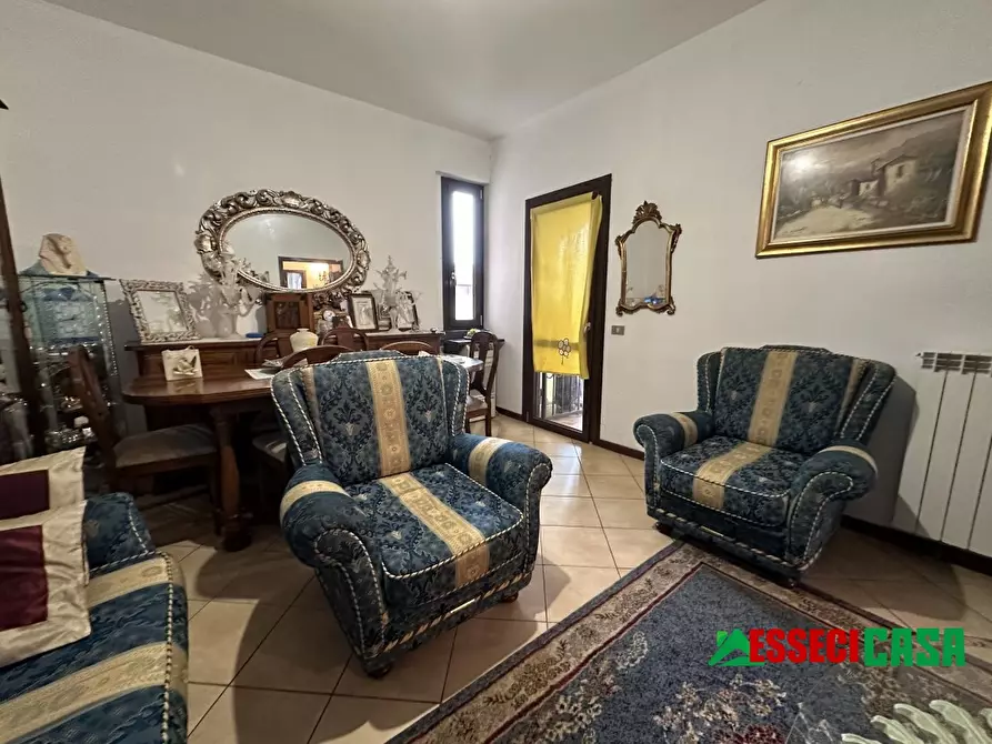 Immagine 1 di Appartamento in vendita  a Lurano