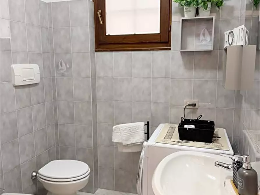 Immagine 10 di Appartamento in vendita  53 a Endine Gaiano