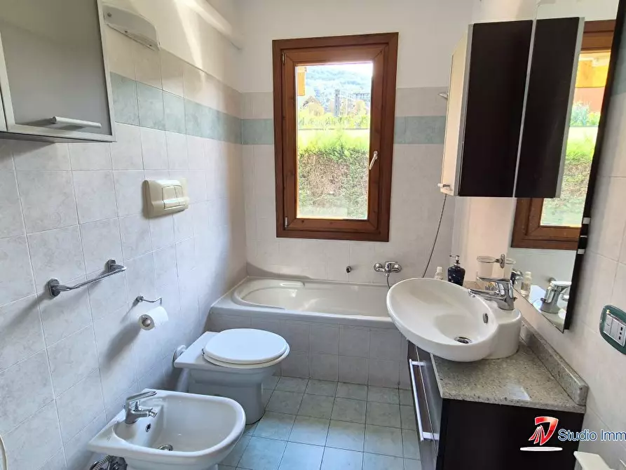 Immagine 9 di Appartamento in vendita  a Breno