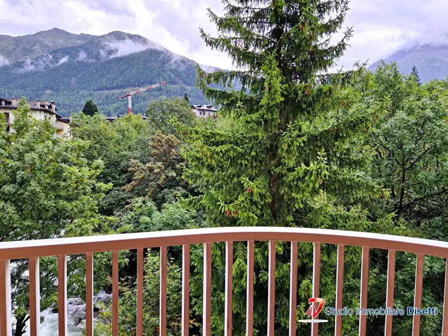 Immagine 10 di Appartamento in vendita  15 a Ponte Di Legno