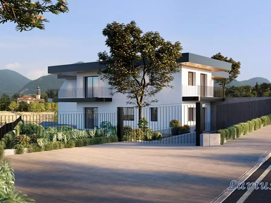 Immagine 2 di Appartamento in vendita  a Erba