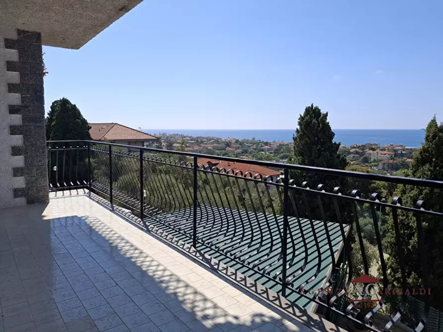 Immagine 2 di Appartamento in vendita  a Bordighera