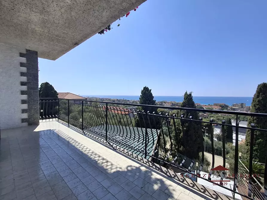 Immagine 3 di Appartamento in vendita  a Bordighera