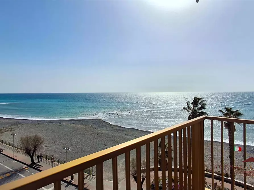 Immagine 8 di Appartamento in vendita  53 a Vallecrosia