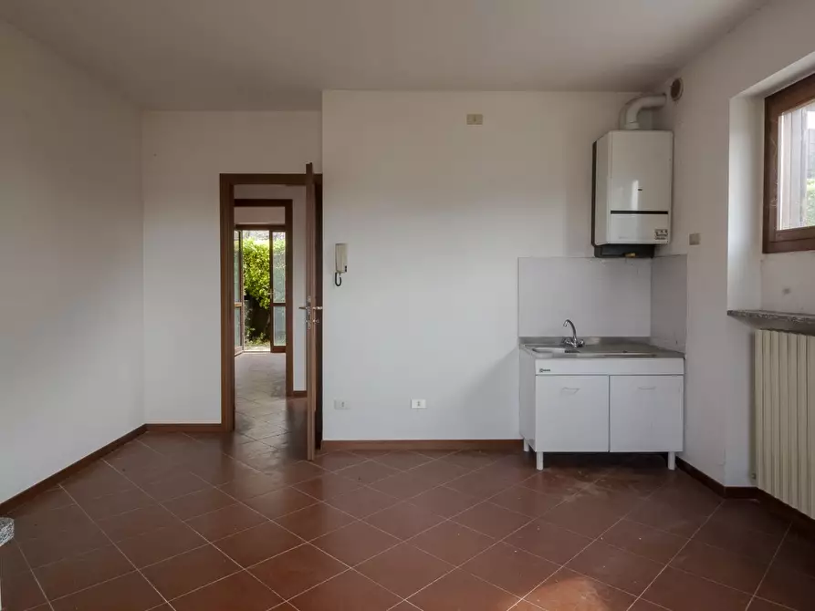 Immagine 10 di Appartamento in vendita  a Esino Lario