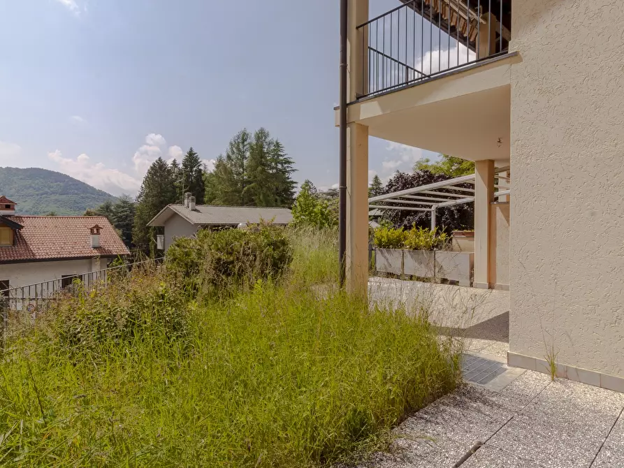 Immagine 2 di Appartamento in vendita  a Esino Lario