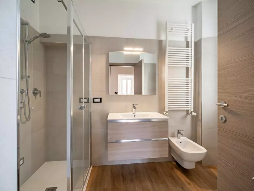 Immagine 10 di Appartamento in vendita  22 a Mandello Del Lario