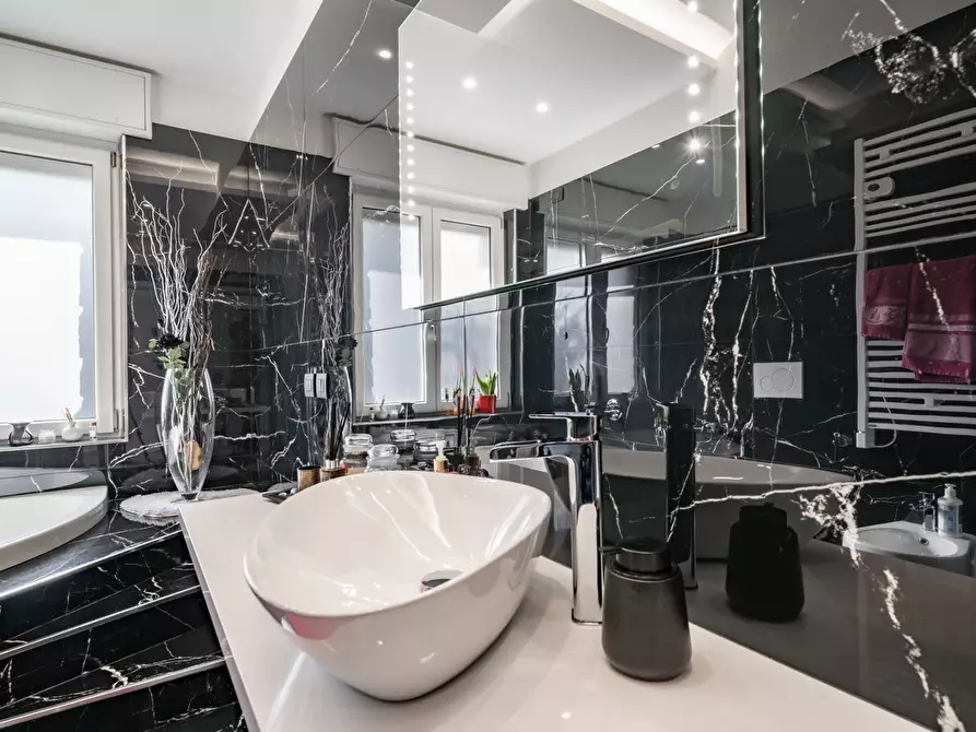 Immagine 9 di Appartamento in vendita  17/2 a Mandello Del Lario