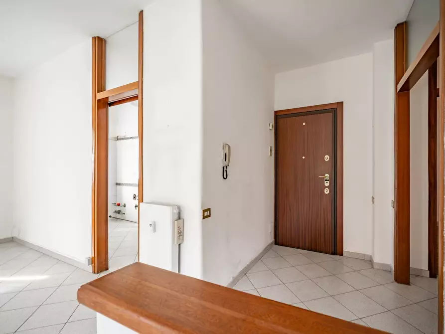 Immagine 6 di Appartamento in vendita  30 a Mandello Del Lario