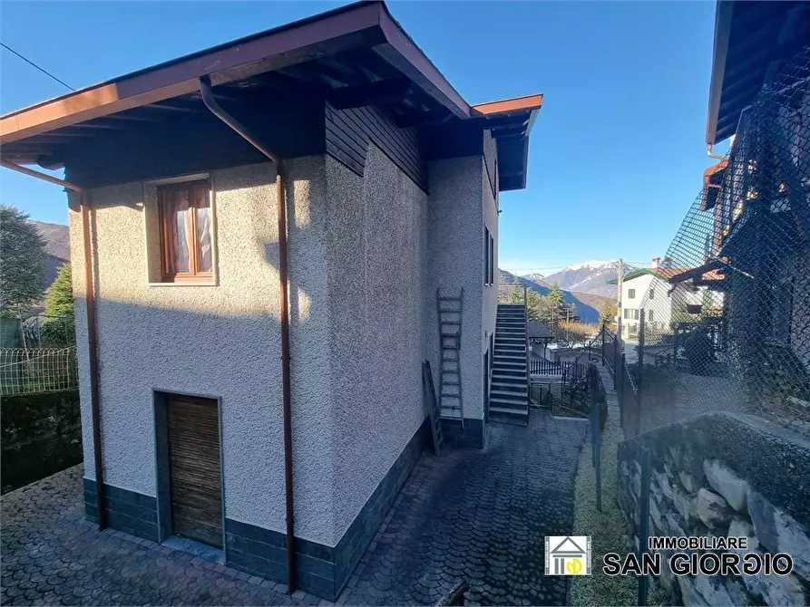 Immagine 3 di Appartamento in vendita  a Esino Lario