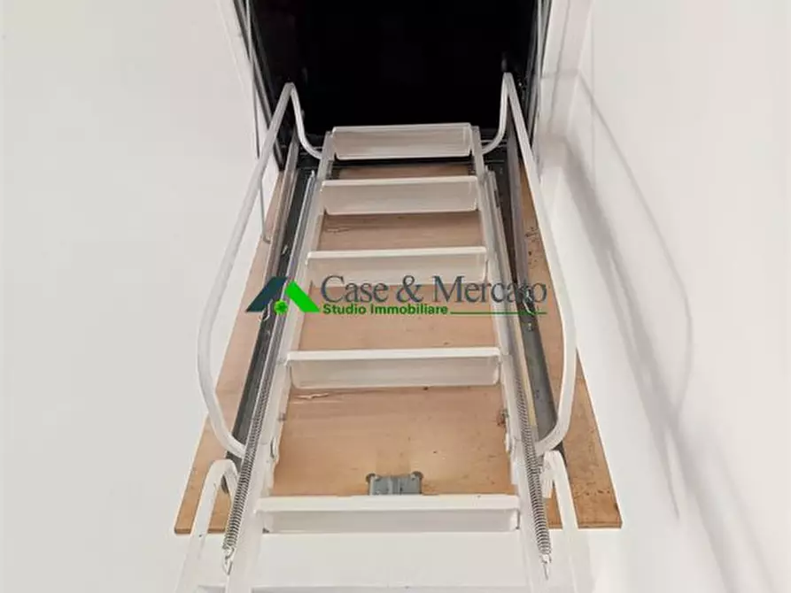 Immagine 9 di Appartamento in vendita  a Lucca