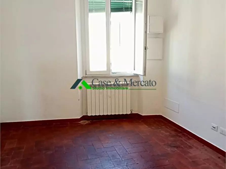 Immagine 4 di Appartamento in vendita  a Lucca