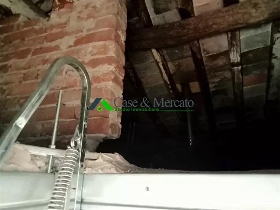 Immagine 10 di Appartamento in vendita  a Lucca