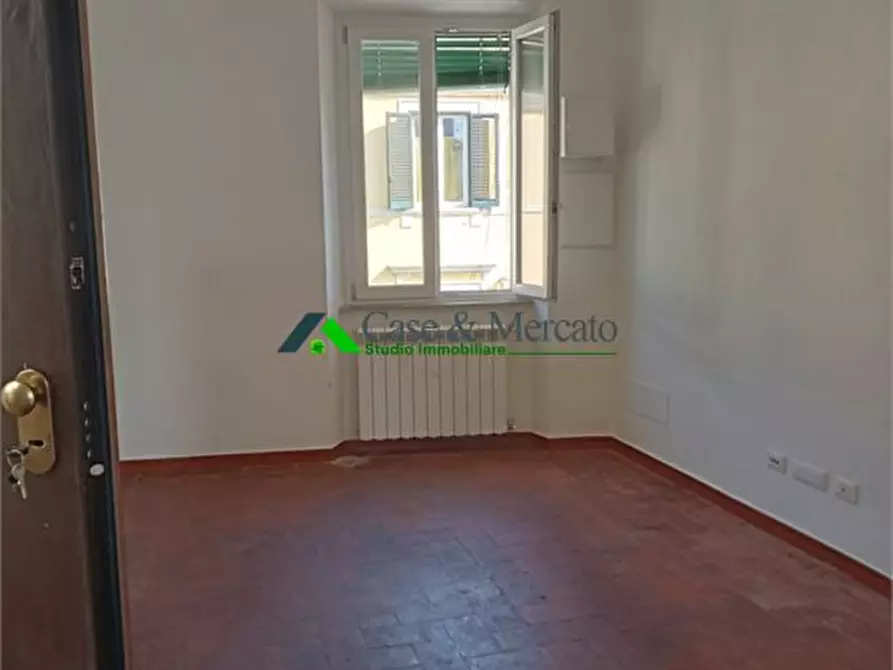 Immagine 5 di Appartamento in vendita  a Lucca