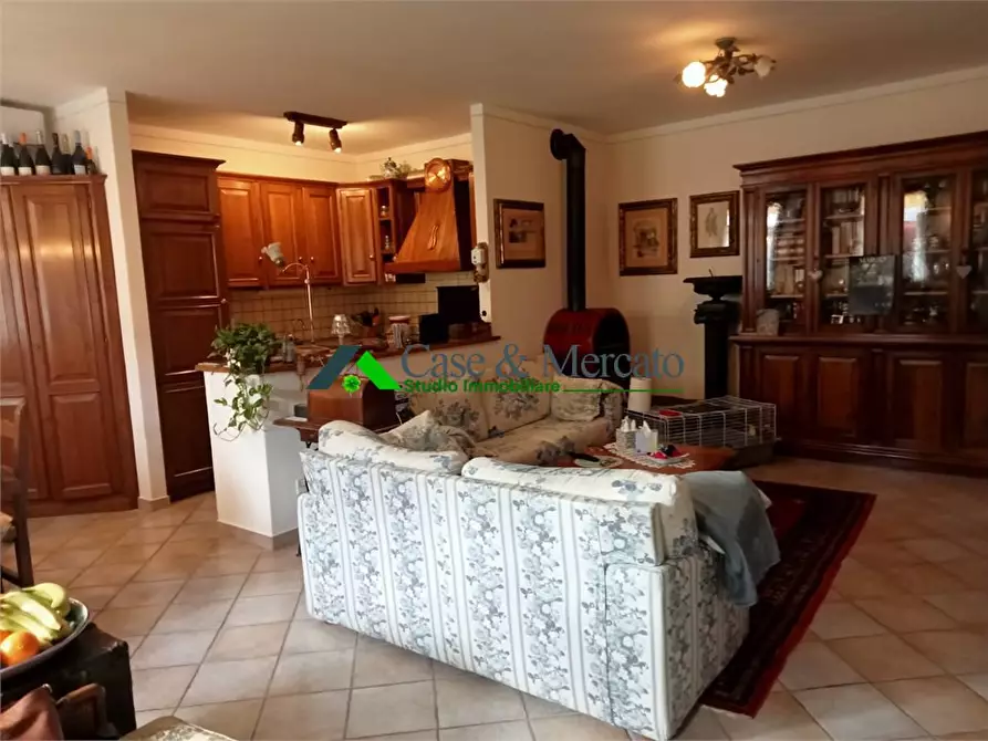 Immagine 10 di Appartamento in vendita  a Capannori