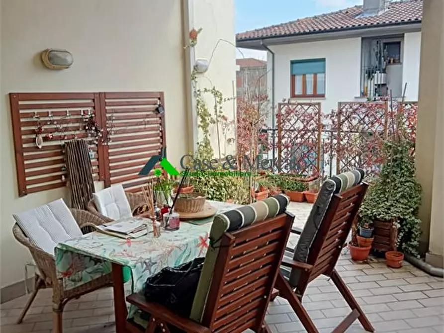 Immagine 2 di Appartamento in vendita  a Lucca