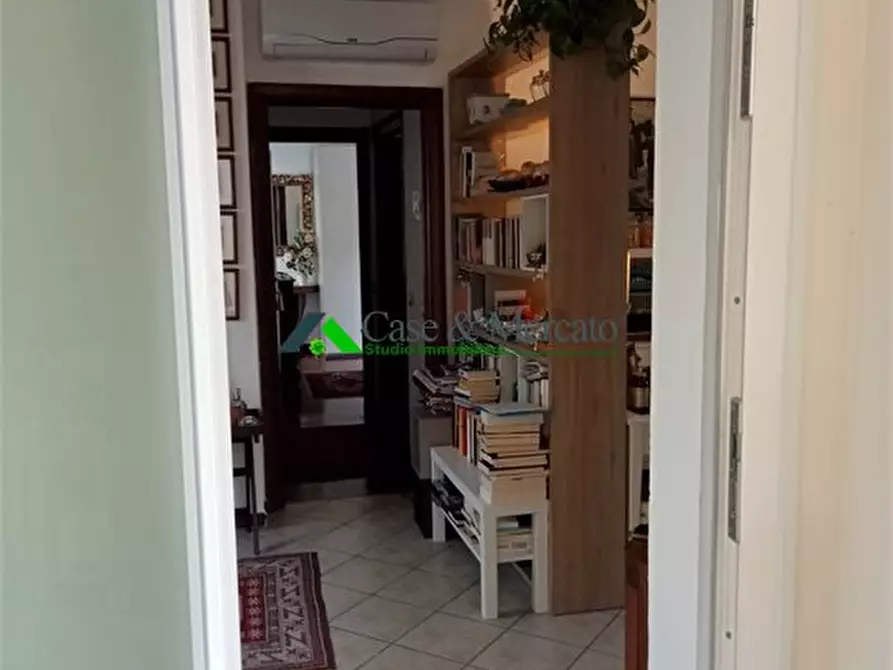 Immagine 10 di Appartamento in vendita  a Lucca