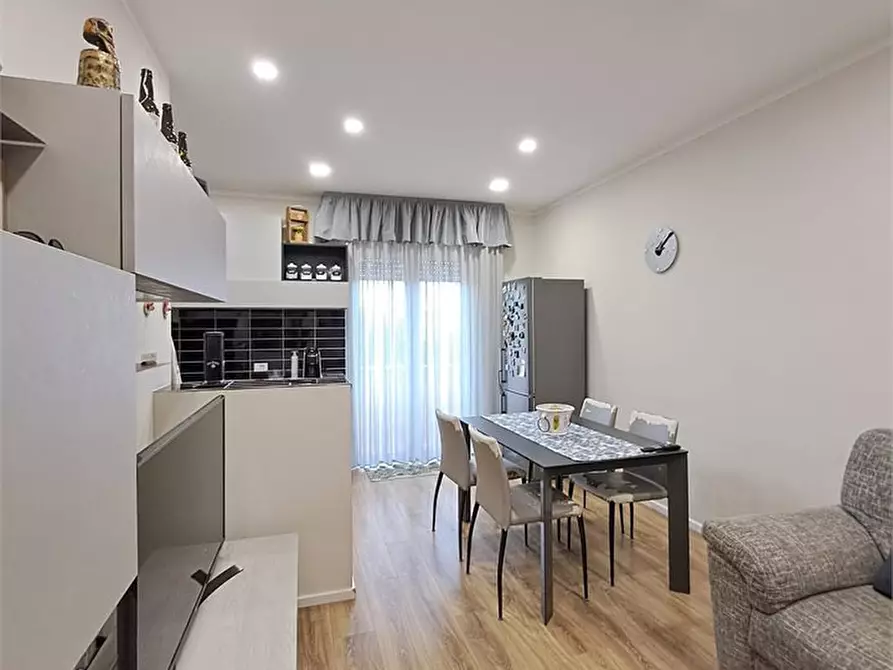 Immagine 3 di Appartamento in vendita  a Viareggio