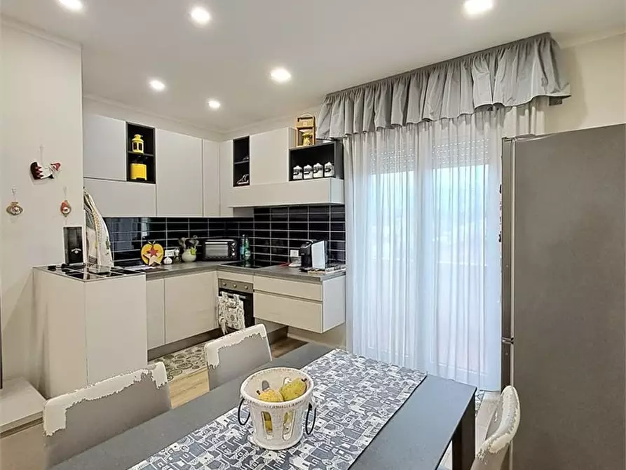 Immagine 6 di Appartamento in vendita  a Viareggio