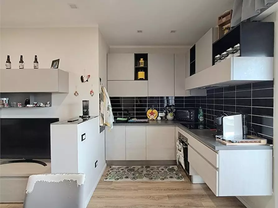 Immagine 7 di Appartamento in vendita  a Viareggio