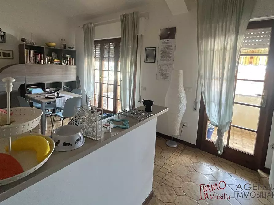 Immagine 9 di Appartamento in vendita  a Viareggio