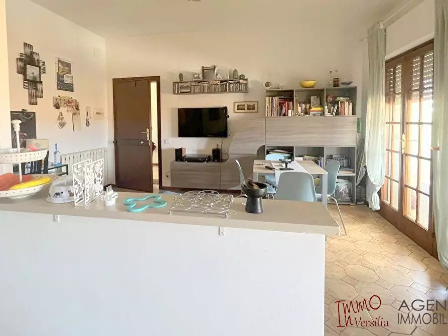 Immagine 5 di Appartamento in vendita  a Viareggio