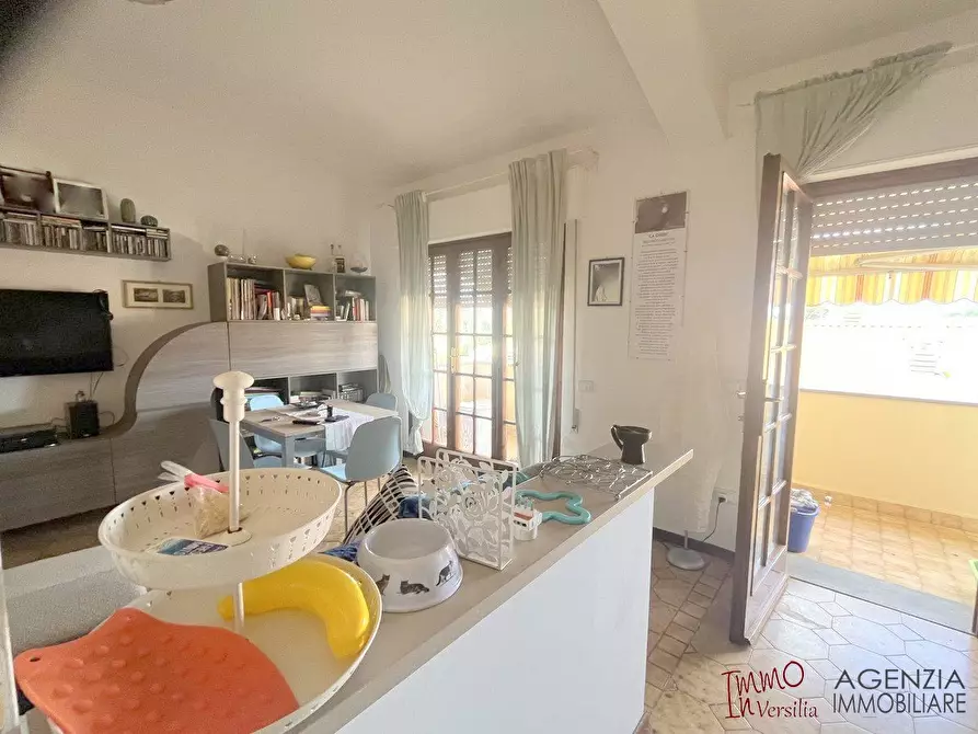 Immagine 6 di Appartamento in vendita  a Viareggio