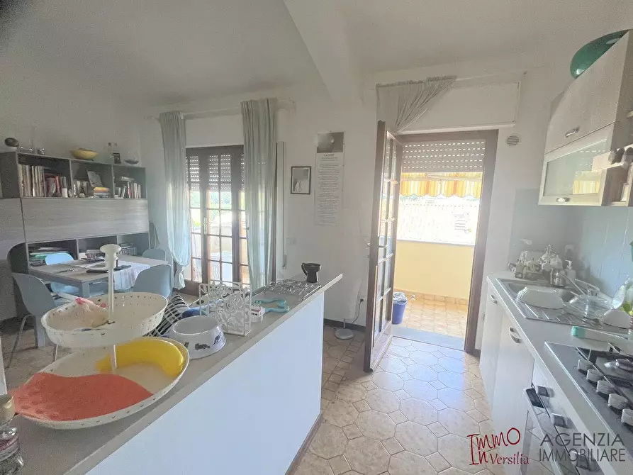 Immagine 7 di Appartamento in vendita  a Viareggio