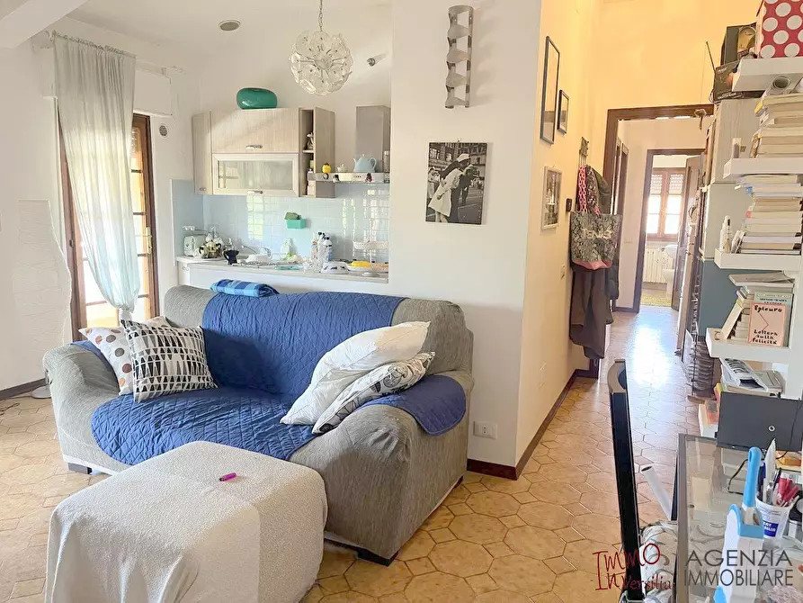 Immagine 2 di Appartamento in vendita  a Viareggio