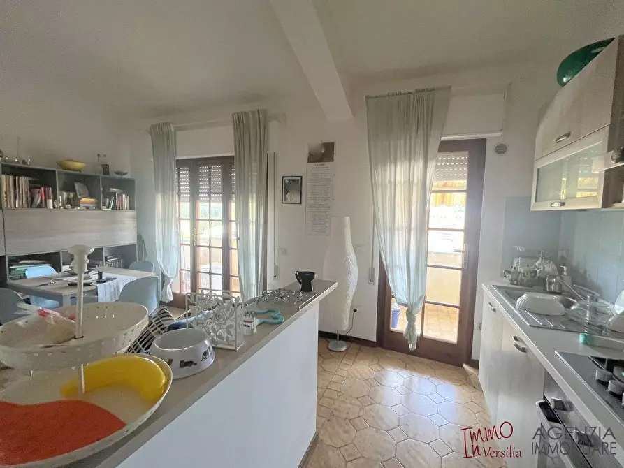 Immagine 8 di Appartamento in vendita  a Viareggio