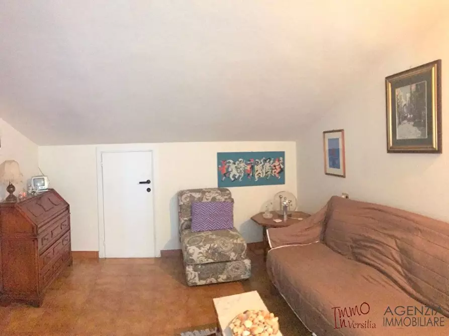 Immagine 10 di Appartamento in vendita  a Viareggio