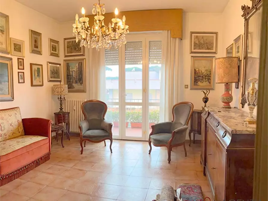 Immagine 1 di Appartamento in vendita  a Viareggio