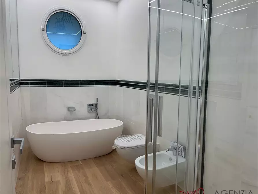 Immagine 7 di Appartamento in vendita  a Viareggio