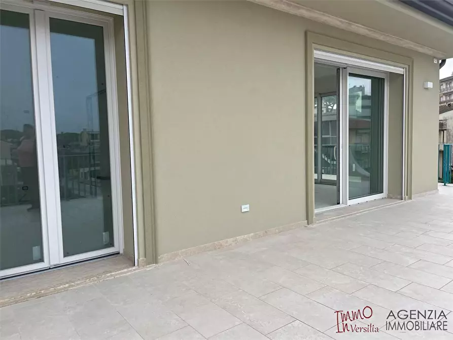 Immagine 4 di Appartamento in vendita  a Viareggio