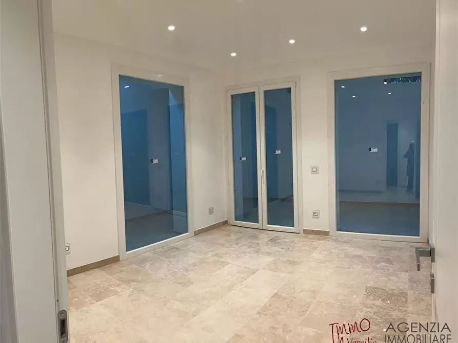 Immagine 5 di Appartamento in vendita  a Viareggio