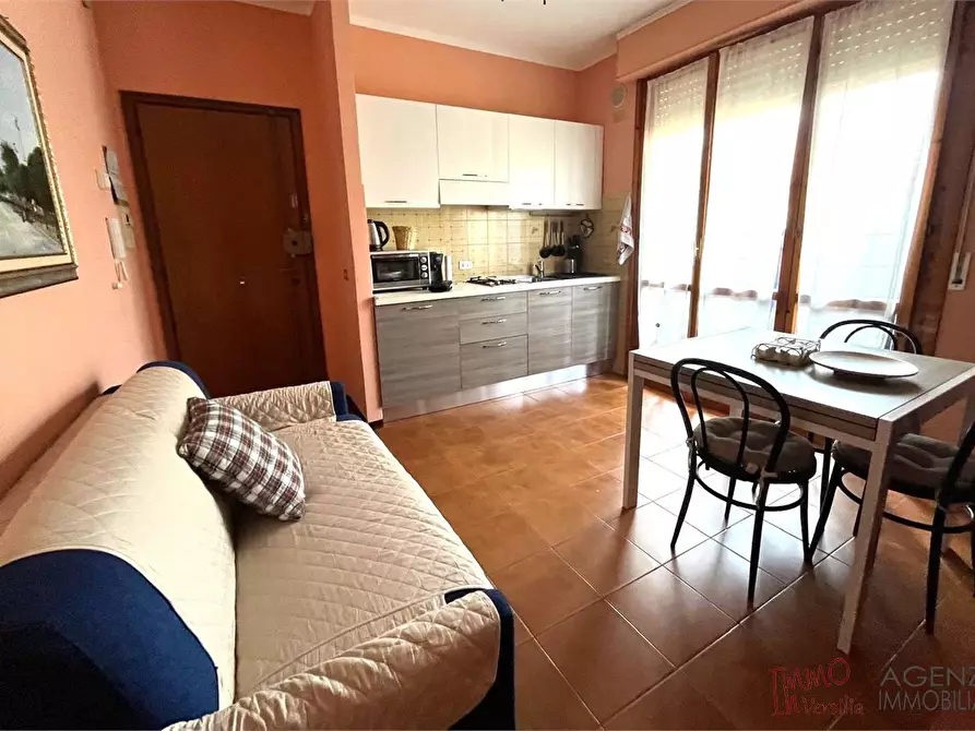 Immagine 2 di Appartamento in vendita  a Viareggio