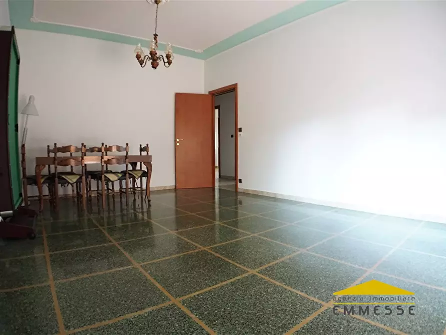 Immagine 2 di Appartamento in vendita  a Massa