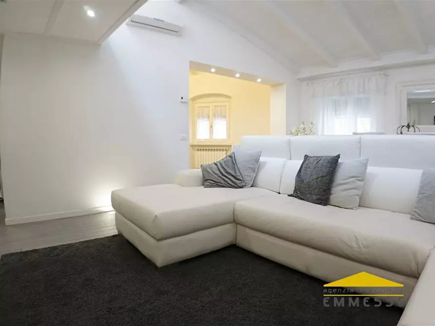 Immagine 3 di Appartamento in vendita  a Massa